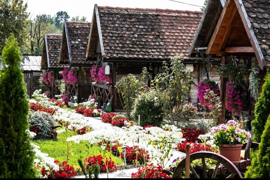Отель Etno Selo Eden Zeravacki Potok Экстерьер фото