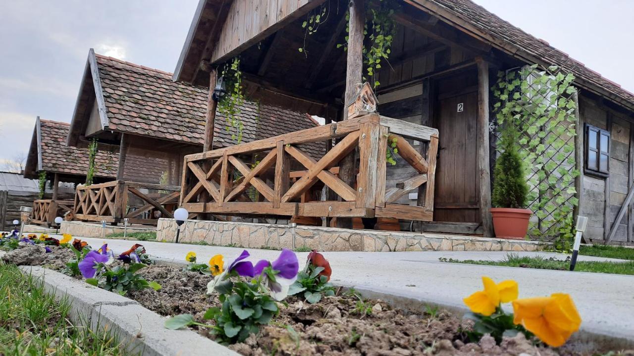 Отель Etno Selo Eden Zeravacki Potok Экстерьер фото